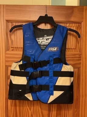 HO SPORTS LIFE VEST ADULT SIZE M WATER SKIING SWIMMING BOATING SAFETY FLOTATION